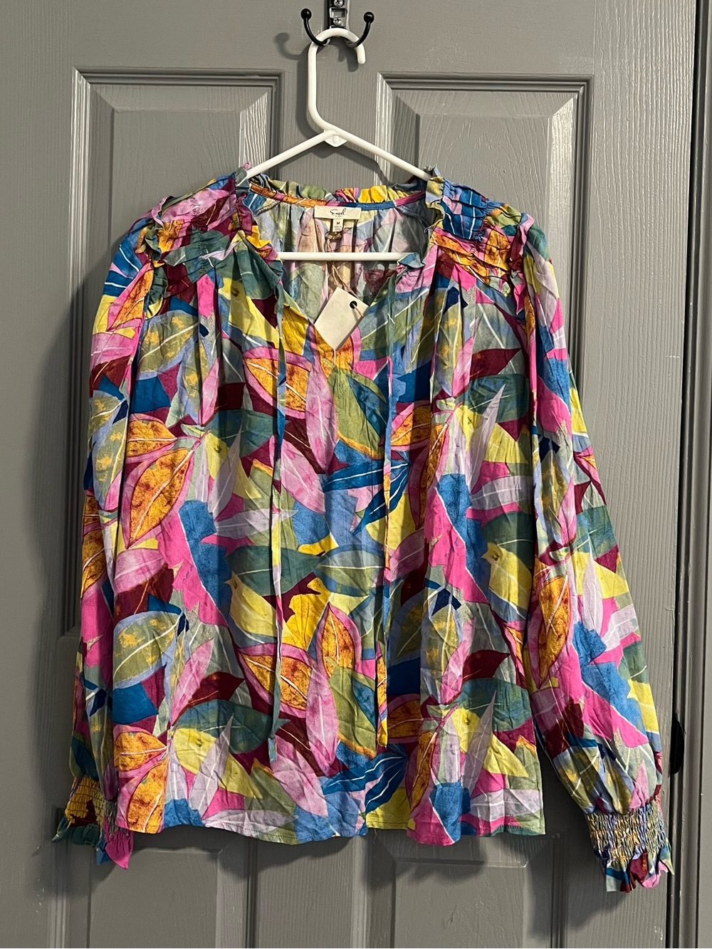Easel Los Angeles Multicolor Leaf Print Blouse Flowy Botanical Boho NEW